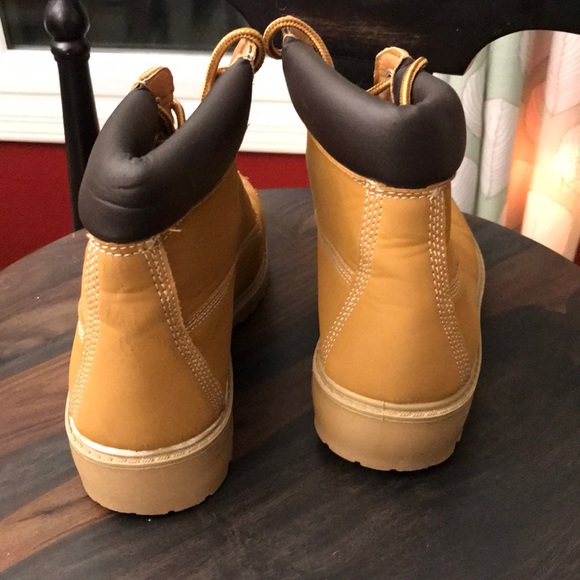 Boots - Picture 4 of 5